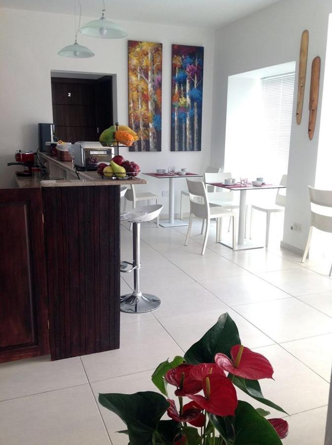 8Villa Saint Julian's Luaran gambar