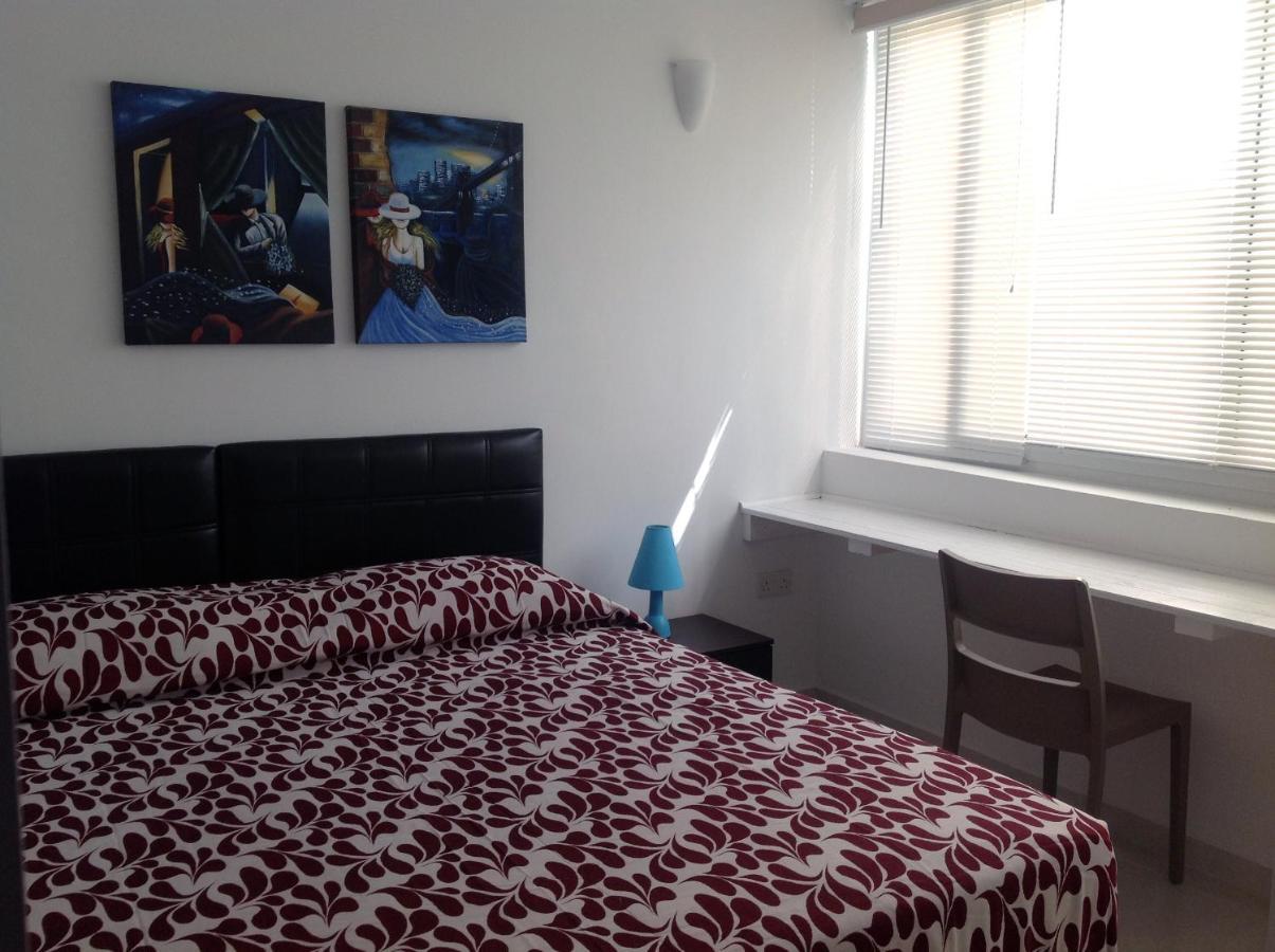 8Villa Saint Julian's Luaran gambar