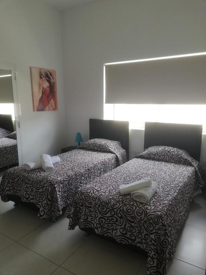 8Villa Saint Julian's Luaran gambar