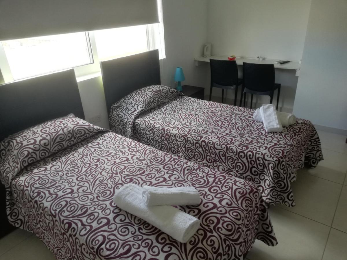 8Villa Saint Julian's Luaran gambar