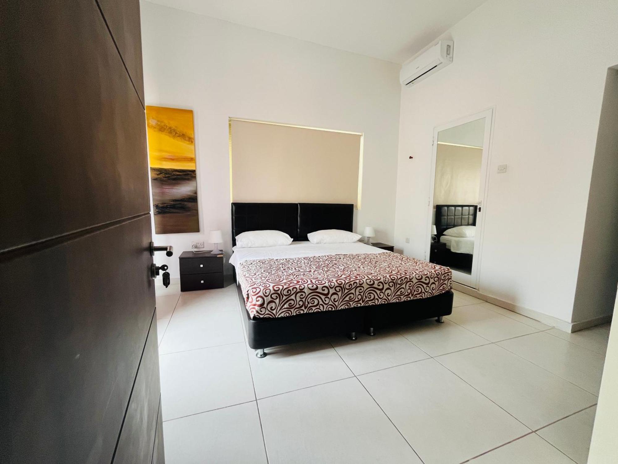 8Villa Saint Julian's Luaran gambar
