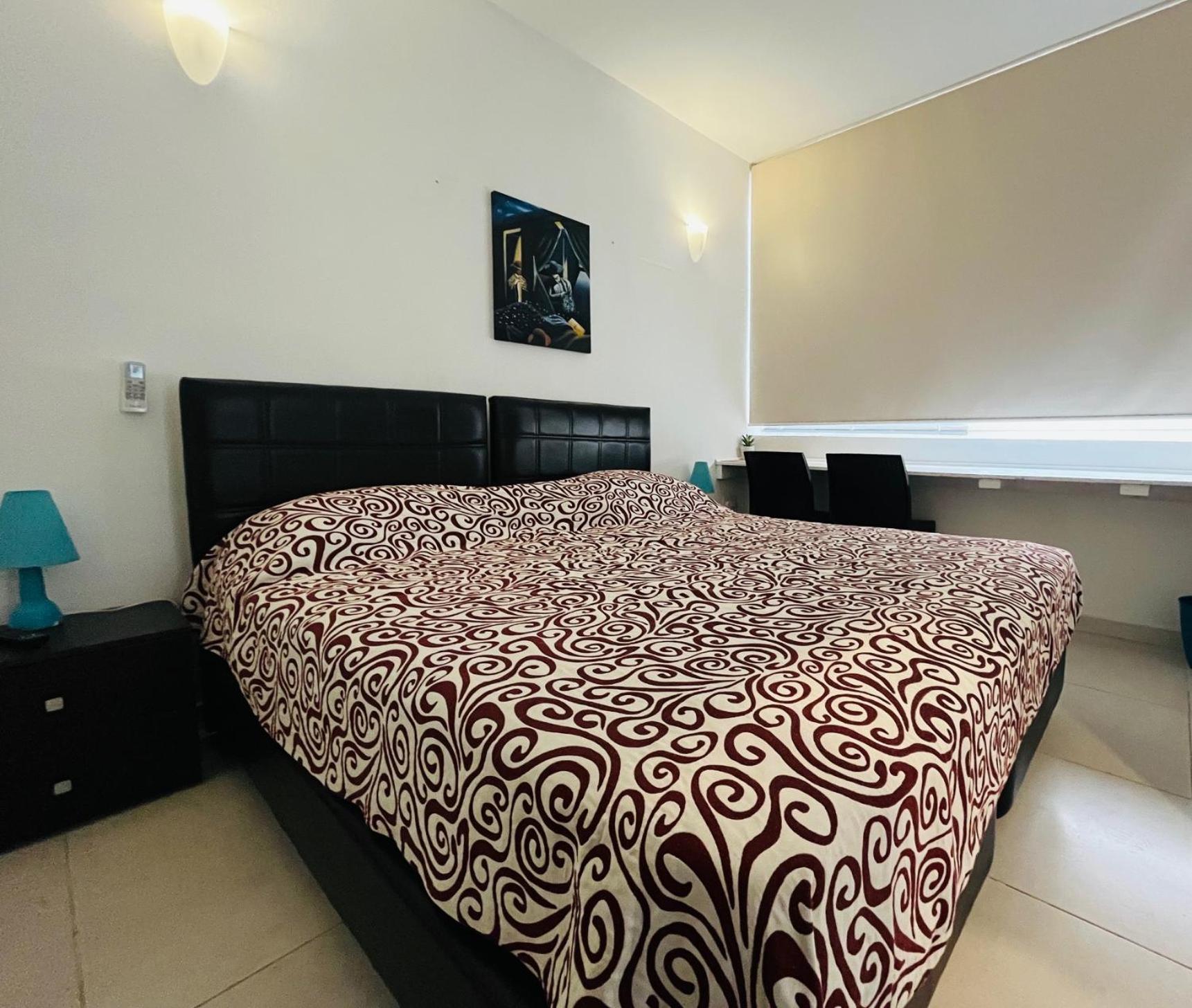 8Villa Saint Julian's Luaran gambar
